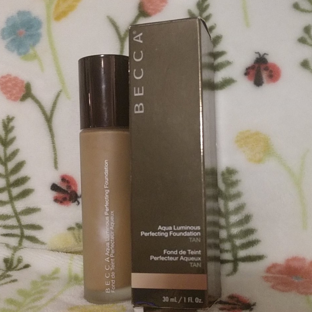 Becca Tan Aqua Luminous Perfecting Foundation